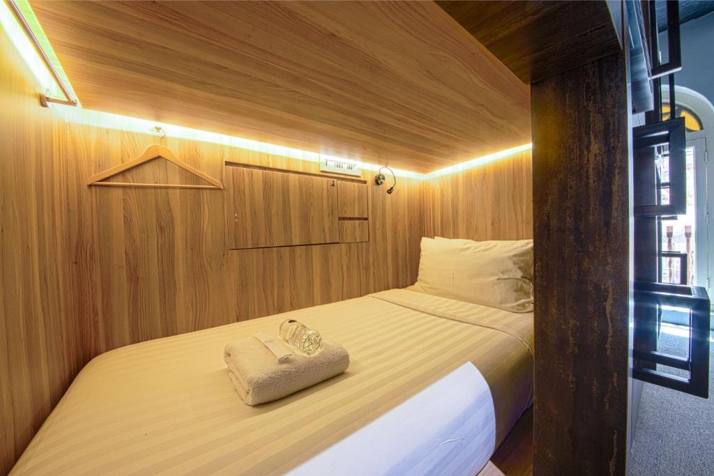 Panelled interior wall with a stacked pair of capsule openings